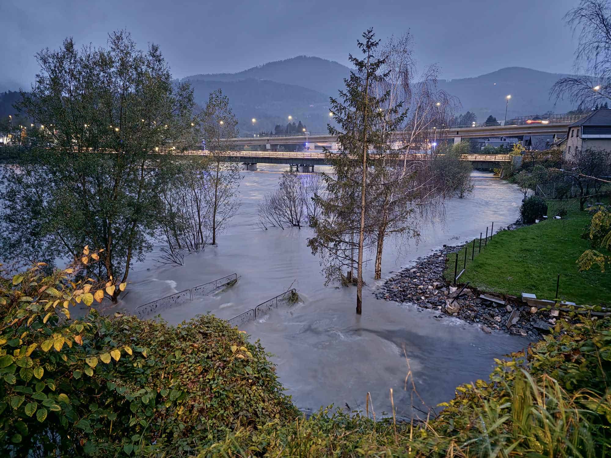 drava poplava voda reka Foto: Žiga Prasnic